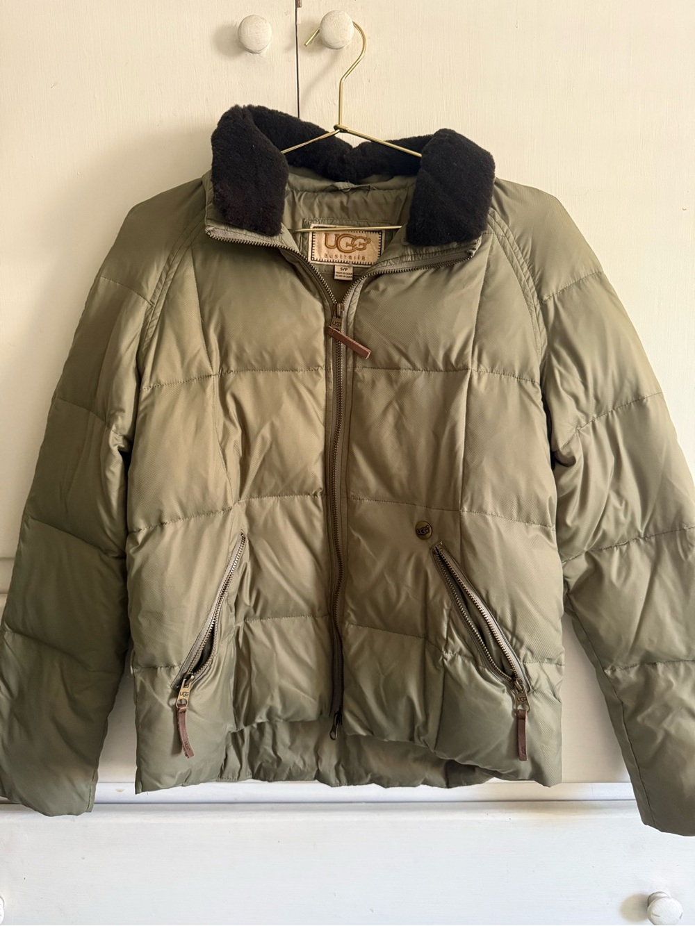 UGG women’s Olive Green Puffer Jacket with Contrast Collar